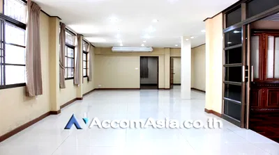 เช่าบ้านเดี่ยว ซอยทองหล่อ (สุขุมวิท 55) : 🔼🔽 AccomA 📩 Home Office 4 BR House in Khlong Ton Nuea (13000877)
