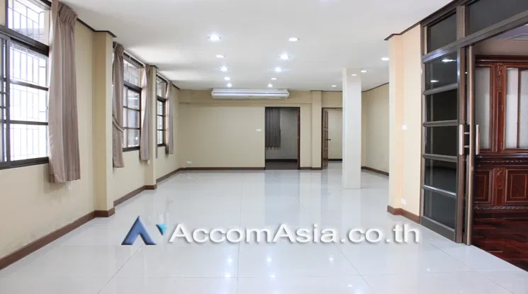 picture 🔼🔽 AccomA 📩 Home Office 4 BR House in Khlong Ton Nuea (13000877) - 1/11