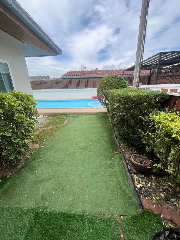 picture Pattaya House with Private Pool in Pattaya Beach Side Thepprasit Road inside a safe and transquil village - 6/18