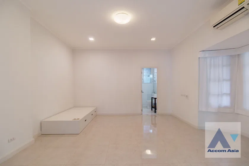 รูป 🔼🔽 AccomA 📩 Spacious 3-story townhouse with lush green space for rent in garden compound with pool (AA16507) - รูปที่ 6/20