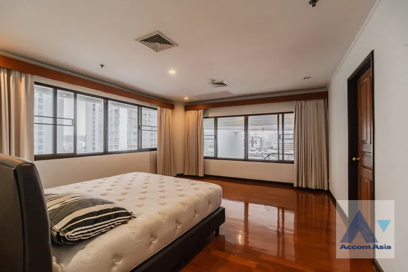 รูป 🔼🔽 AccomA 📩 Elegant duplex condominium with pool on balcony and skyline views (2012701) - รูปที่ 15/20