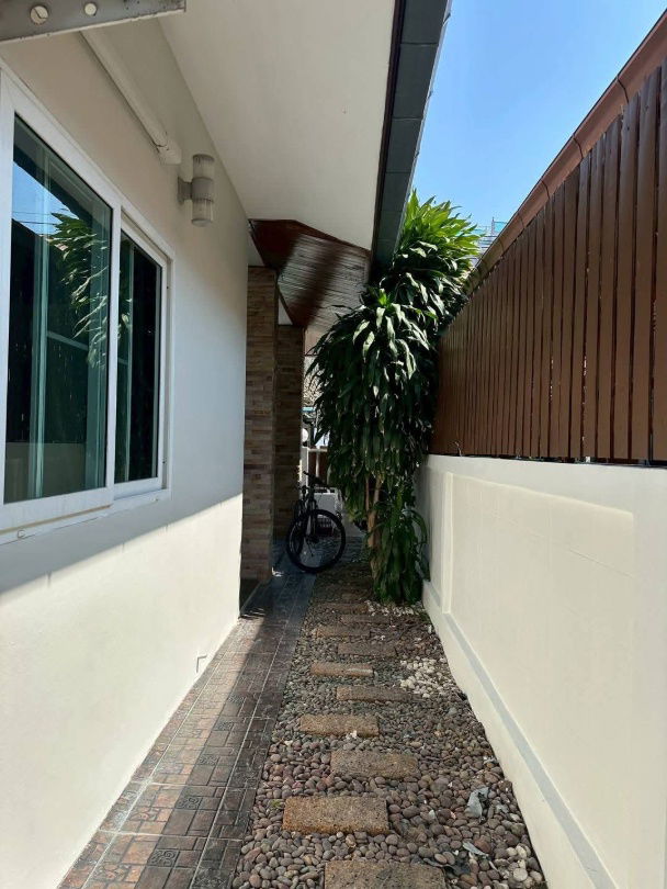 picture Pattaya House with Private Pool in Pattaya Beach Side Thepprasit Road inside a safe and transquil village - 17/18