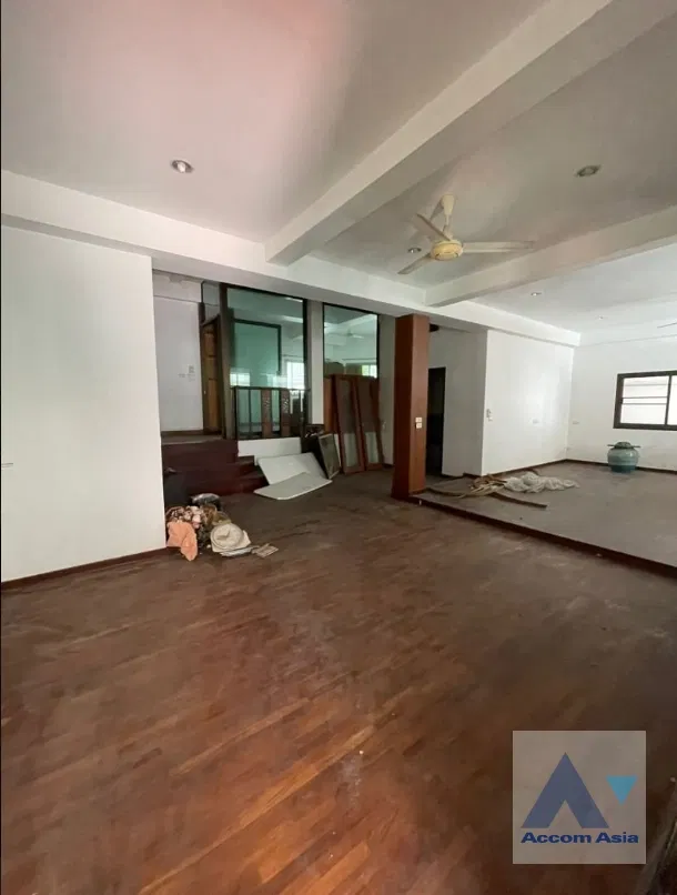 picture 🔼🔽 AccomA 📩  4 BR House in Phra Khanong (AA41646) - 4/9