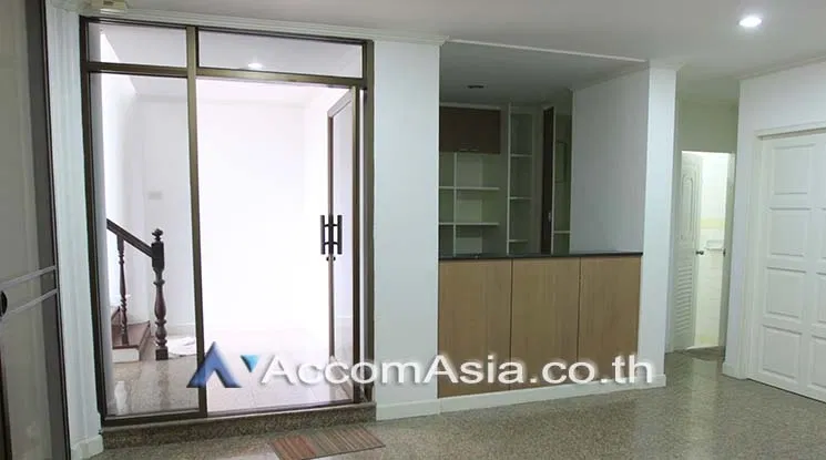 picture 🔼🔽 AccomA 📩 Home Office 4 BR Townhouse in Khlong Toei Nuea (AA18310) - 15/17