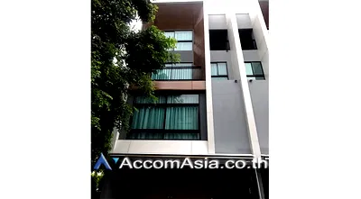 ทาวน์โฮม ท่าเรือโรงเรียนวิจิตร : 🔼🔽 AccomA 📩  3 BR Townhouse @Arden Pattanakarn (AA27713)