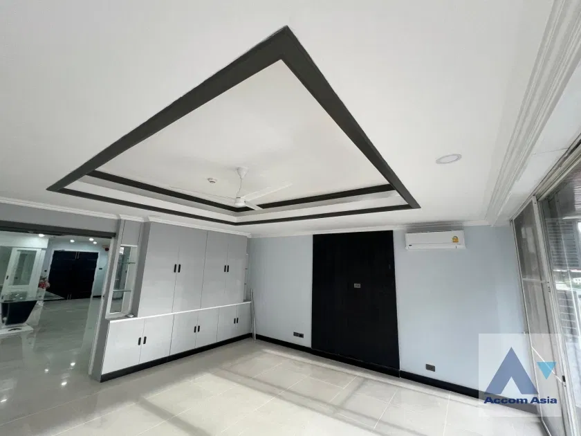 picture 🔼🔽 AccomA 📩 Modern condo in Sukhumvit with warm tones and airy layout (AA17280) - 14/20