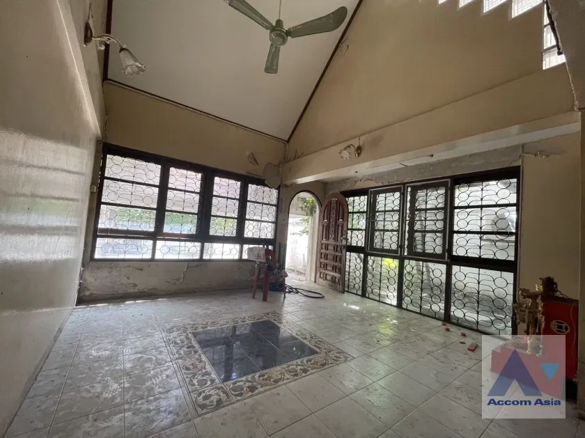 picture 🔼🔽 AccomA 📩  3 BR Townhouse in Khlong Ton Nuea (AA23929) - 2/8