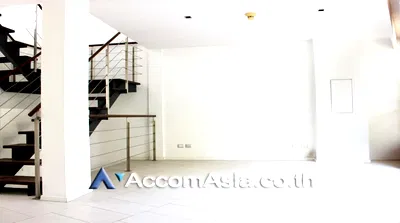ทาวน์โฮม BTS ศาลาแดง : 🔼🔽 AccomA 📩 Pet friendly 2 BR Townhouse @The Loft (55449)