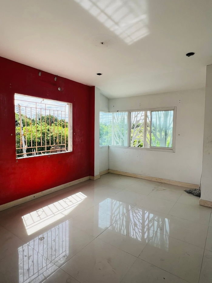 picture Townhome in Pattaya Prime Location "Just behind Pattaya Floating Marketwith spacious space for garden  - 8/10