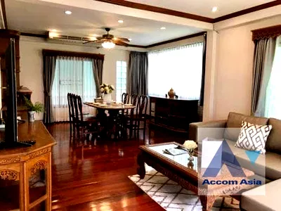 เช่าบ้านเดี่ยว เขตสาทร : 🔼🔽 AccomA 📩 Warm Thai-style house with garden and pool in Sathorn (AA42073)