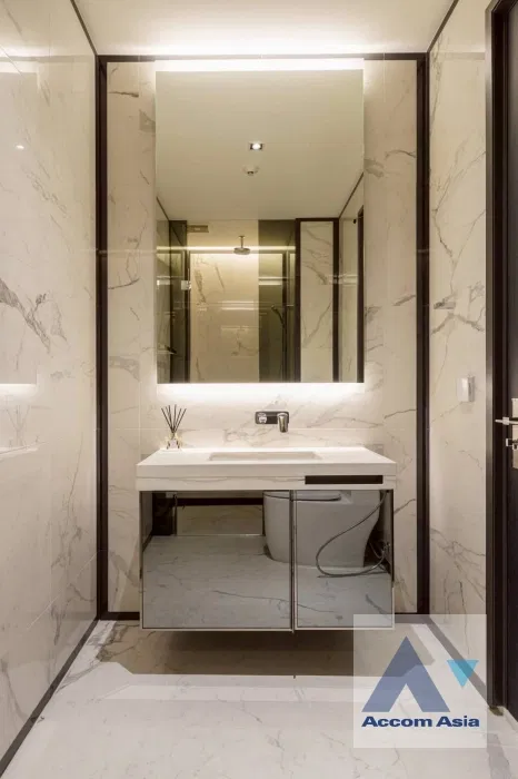 รูป 🔼🔽 AccomA 📩  Modern minimalist condominium with wooden interior and full-height glass (AA43843) - รูปที่ 18/20