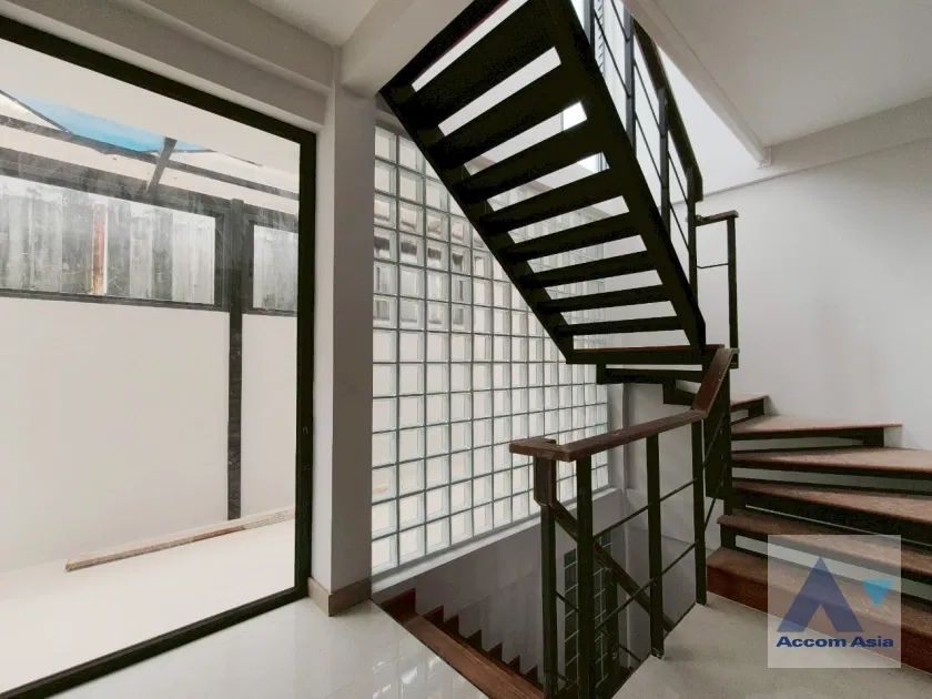 รูป 🔼🔽 AccomA 📩 Modern renovated townhouse in the heart of Ekkamai (AA42420) - รูปที่ 9/20