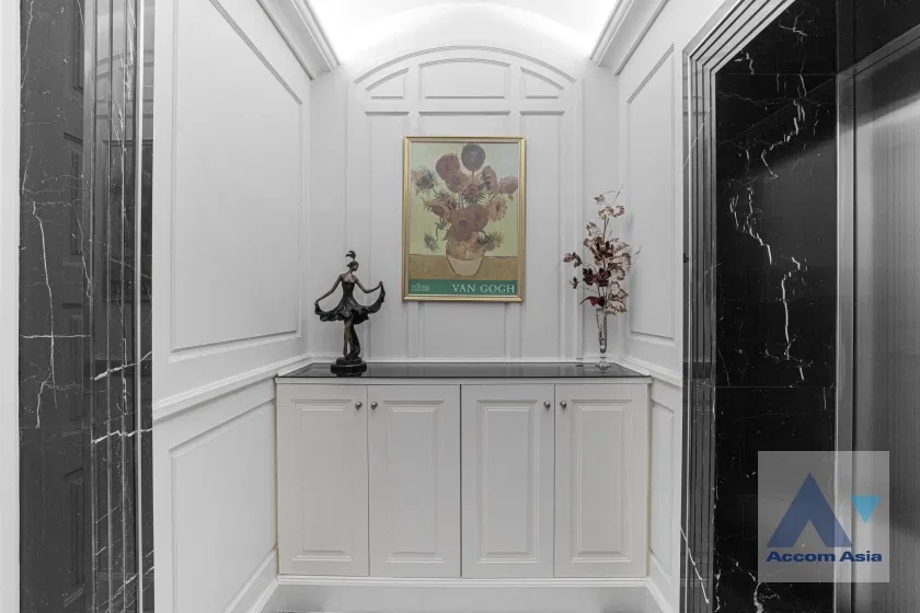 picture 🔼🔽 AccomA 📩 Luxury condo with modern charm at Royce Private Residences (AA37116) - 8/20