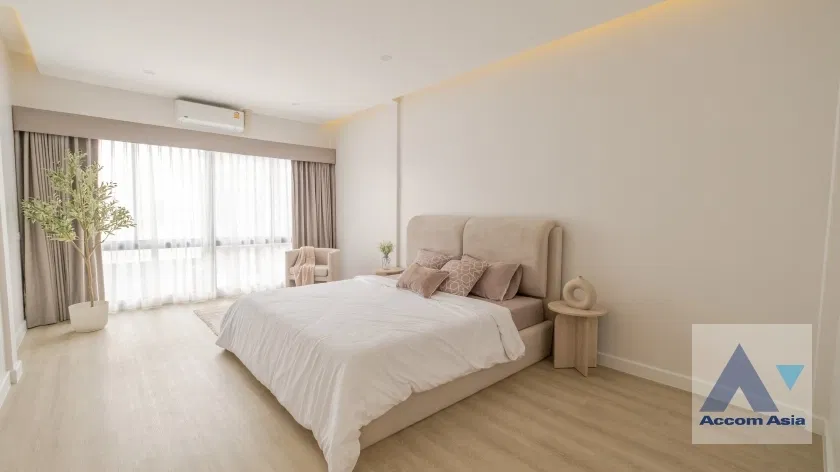 picture 🔼🔽 AccomA 📩  Newly renovated townhome 4 beds for rent in Sukhumvit, Bangkok near BTS Phra khanong (AA33050) - 6/20