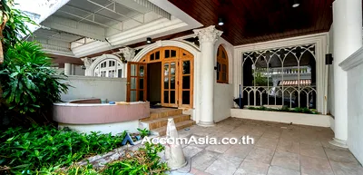 เช่าบ้านเดี่ยว ซอยทองหล่อ (สุขุมวิท 55) : 🔼🔽 AccomA 📩 Pet friendly 5 BR House @Ekkamai Villas (AA17168)