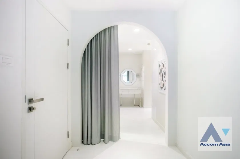 picture 🔼🔽 AccomA 📩 Newly renovated 2 BR Condominium @Navin Court (AA44330) - 16/20