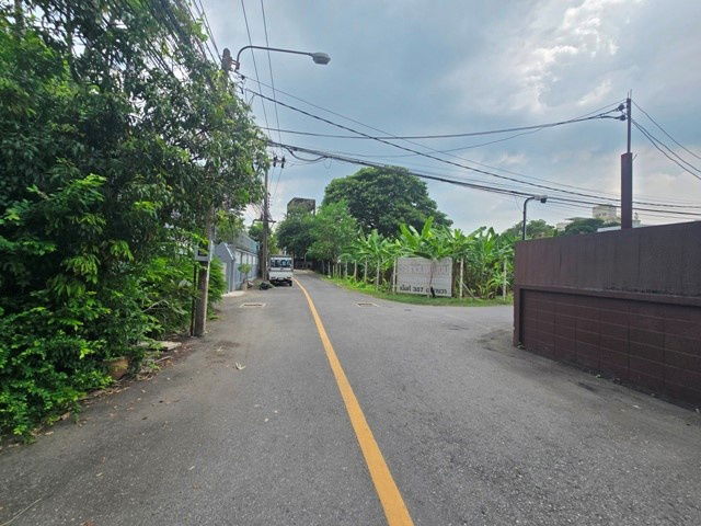 รูป ขายที่ดินถมแล้ว ซอยปรีดี พนมยงค์ 14 ที่ดินติดถนนทั้งสองด้าน  - รูปที่ 2/9