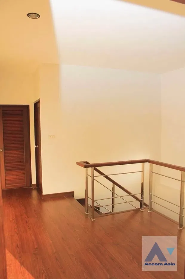 picture 🔼🔽 AccomA 📩 Modern-style home office in a central location for rent, near BTS (AA39135) - 8/20