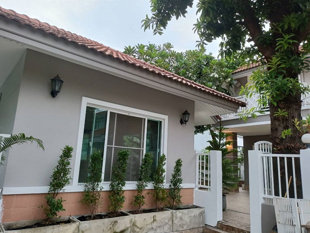 picture Call : 092-251-3911 Aunrak Village Lat Phrao 64, Single house with guest house near Sky Train Yellow Line Ladprao 71 - 8/11