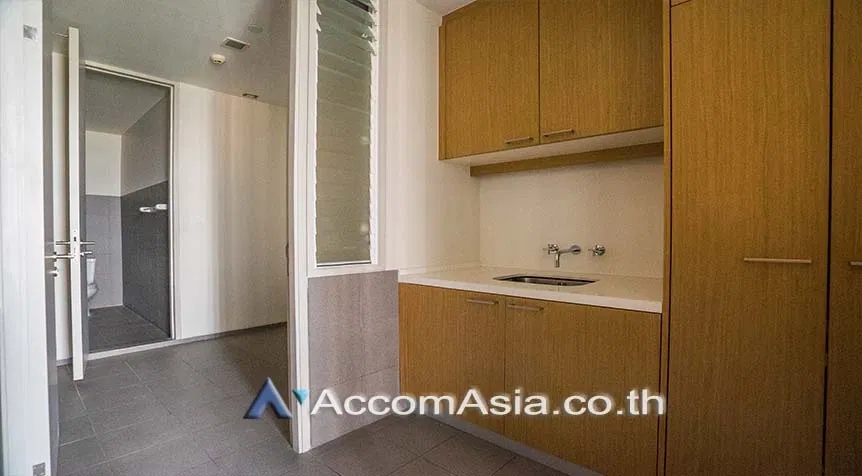 รูป 🔼🔽 AccomA 📩  Contemporary condominium with full-height windows and open space in Sathorn (AA27661) - รูปที่ 18/18