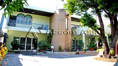 เช่าบ้านเดี่ยว ซอยทองหล่อ (สุขุมวิท 55) : 🔼🔽 AccomA 📩 Home Office 3 BR House in Khlong Ton Nuea (1716407)