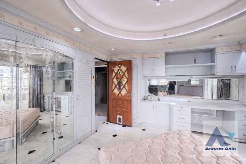 รูป 🔼🔽 AccomA 📩 Grand condo with chandelier dining and luxury marble finish (AA40769) - รูปที่ 15/20