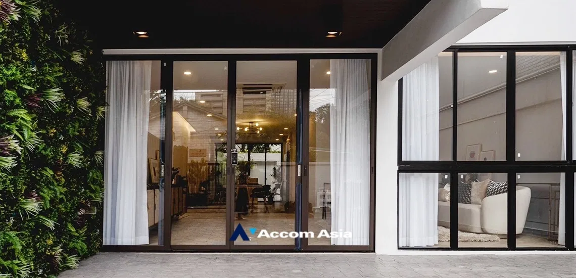 รูป 🔼🔽 AccomA 📩  Modern resort-style home with high ceilings and premium finishes in Phrom Phong (AA33786) - รูปที่ 2/18