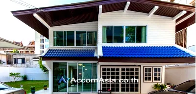 เช่าบ้านเดี่ยว ถนนเพชรบุรี กรุงเทพฯ : 🔼🔽 AccomA 📩 Home Office 3 BR House in Khlong Toei (2310856)
