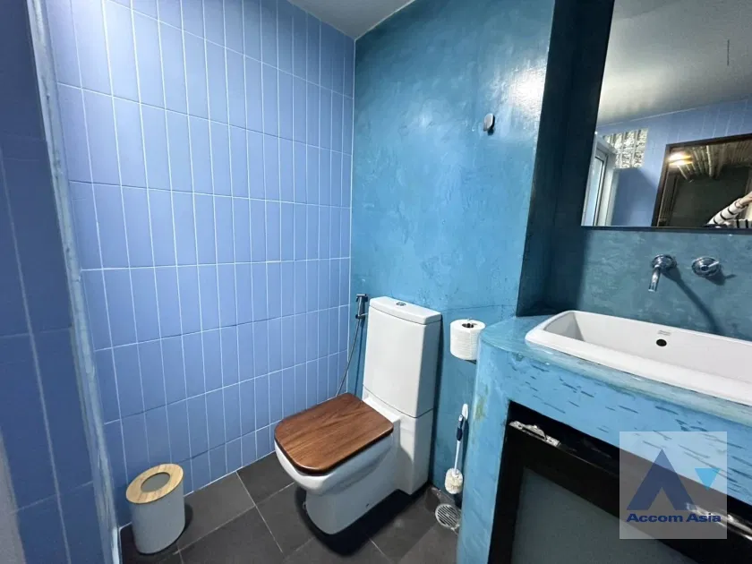 picture 🔼🔽 AccomA 📩  Modern home with bright blue interiors at Urbana Sukhumvit 15 (AA39741) - 19/20