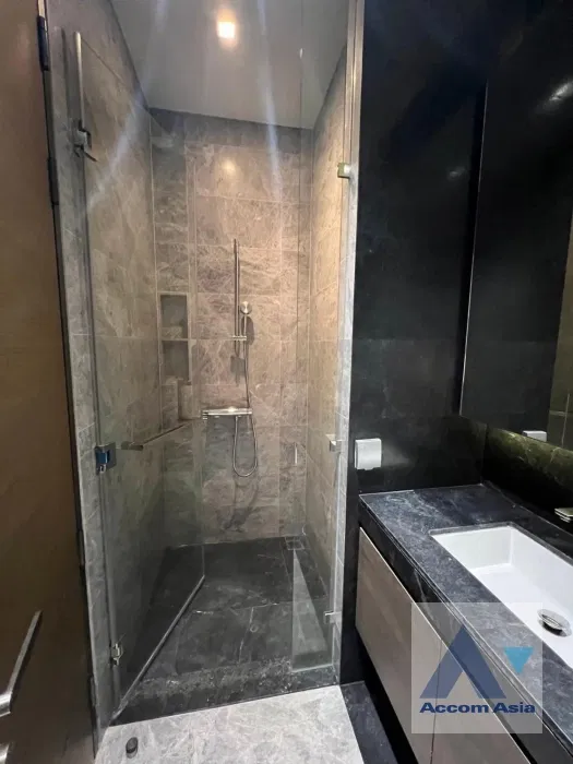 picture 🔼🔽 AccomA 📩  Modern condominium with dark accents and full glass shower at 28 Chidlom (AA40276) - 8/11
