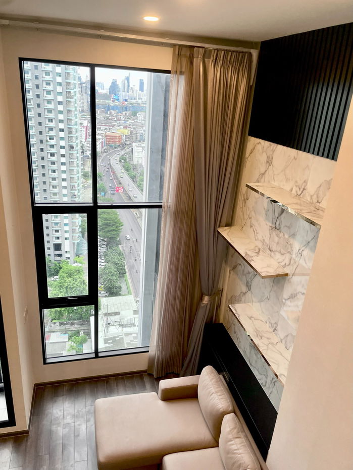 รูป 🎉 ให้เช่า! KnightsBridge Space พระราม 9 (Duplex ชั้นสูง วิวสวย)  ห้องสวย พร้อมเฟอร์ + เครื่องใช้ไฟฟ้าครบ เข้าอยู่ได้ทันที - รูปที่ 8/17