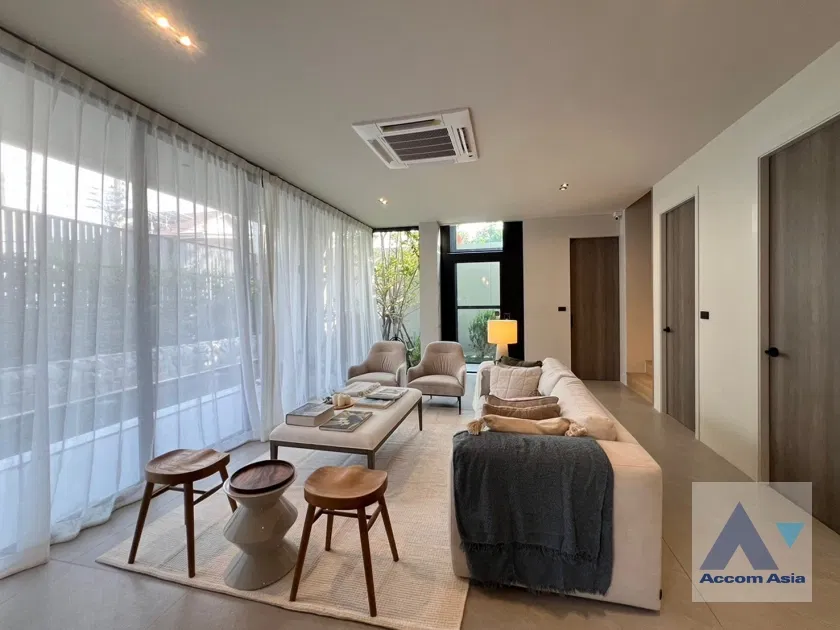 picture 🔼🔽 AccomA 📩 Warm Minimalist Home with Natural Light - 5/12