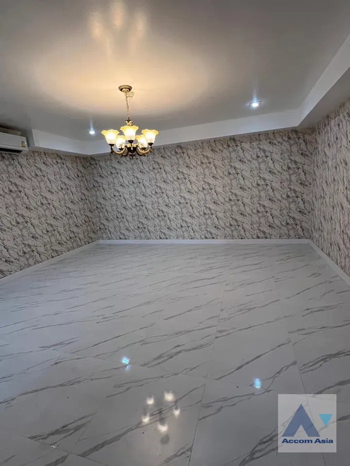 รูป 🔼🔽 AccomA 📩 Spacious unit with high ceilings and potential in Sukhumvit (AA38718) - รูปที่ 4/10