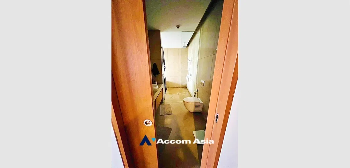 รูป 🔼🔽 AccomA 📩  Stylish condominium with full-width windows and built-in décor in Sathorn (AA34862) - รูปที่ 14/17