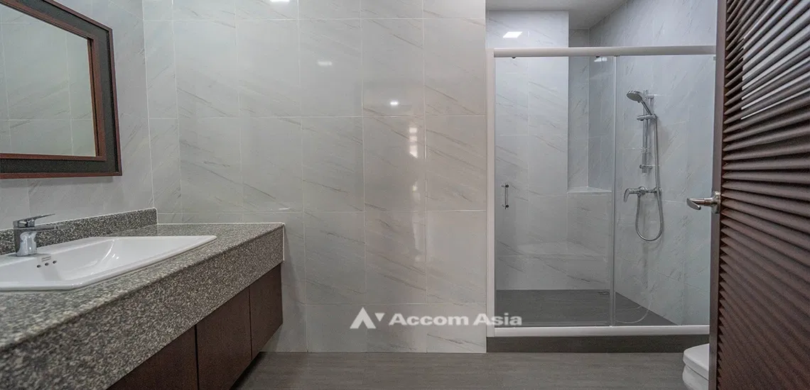 รูป 🔼🔽 AccomA 📩  Classic house with rooftop and stylish interior in Phrom Phong (110107) - รูปที่ 18/20