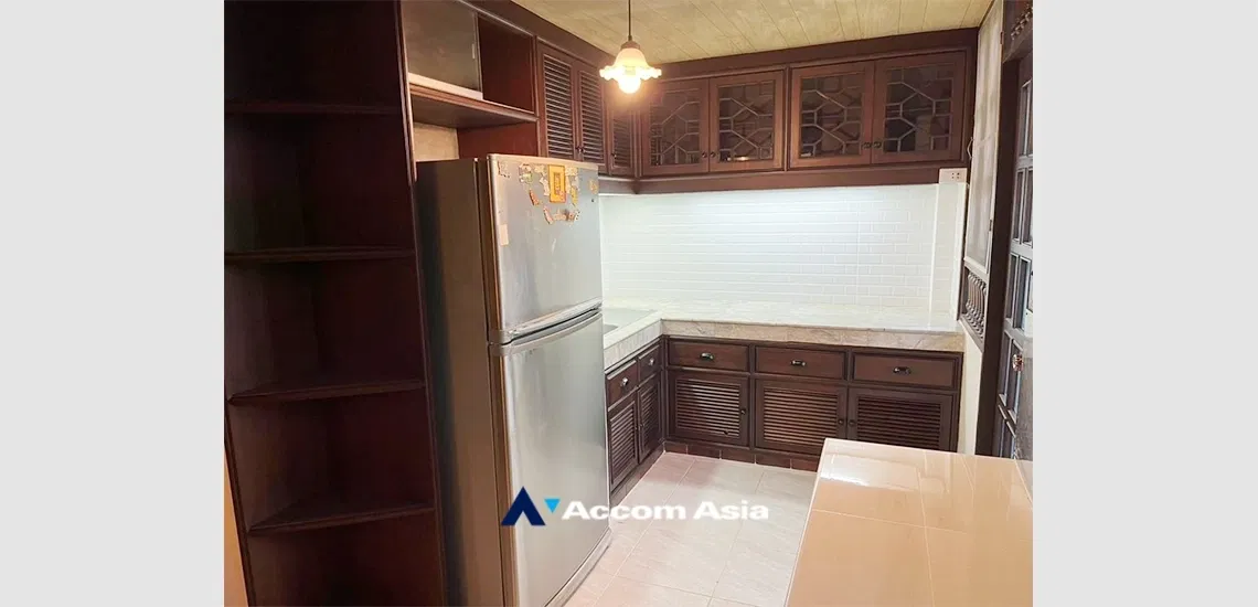 picture 🔼🔽 AccomA 📩 Classic house with wood interior and spiral staircase in Sathorn (AA34027) - 4/8