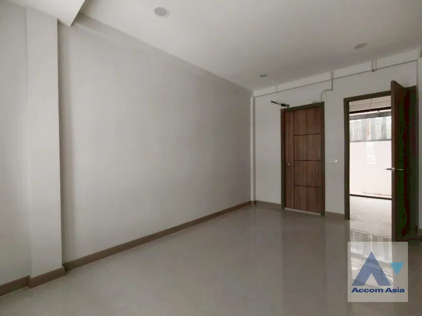 รูป 🔼🔽 AccomA 📩 Modern renovated townhouse in the heart of Ekkamai (AA42420) - รูปที่ 13/20