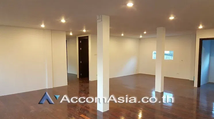 picture 🔼🔽 AccomA 📩 Home Office 3 BR House in Khlong Ton Nuea (AA15496) - 1/4