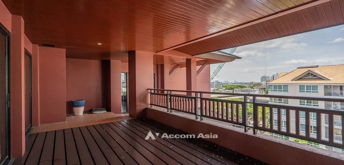 รูป 🔼🔽 AccomA 📩 Spacious condominium with bright red accent and balcony in Sathorn (28008) - รูปที่ 3/17