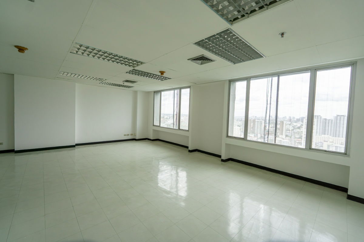 picture Office For Rent Forum Tower #MRT Huai Khwang - 3/9