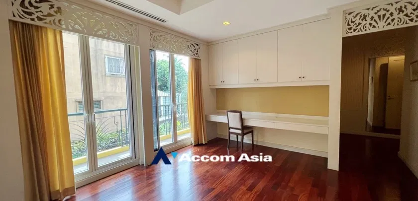 picture 🔼🔽 AccomA 📩 Low-rise colonial condominium with skyline view and spacious layout (1511505) - 8/13