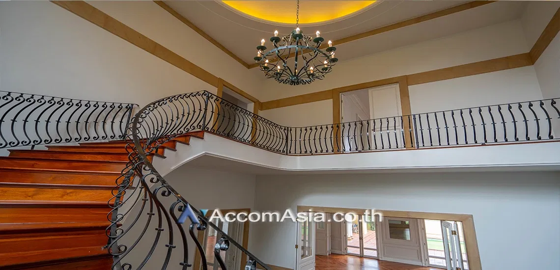 รูป 🔼🔽 AccomA 📩 Spacious estate with lush garden, private pool & timeless charm - รูปที่ 10/20