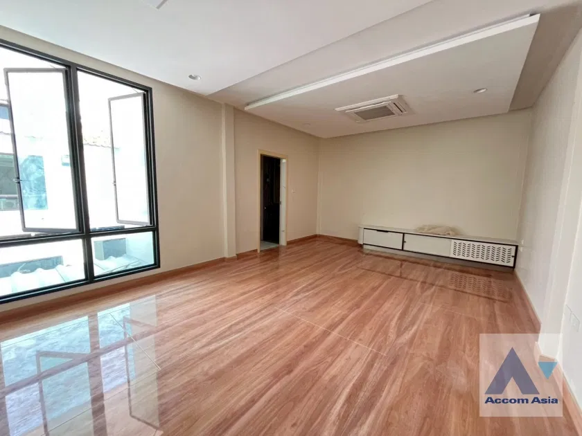 รูป 🔼🔽 AccomA 📩 Newly renovated,Common Pool 4 BR Townhouse @KLANG Nivas (AA43546) - รูปที่ 13/20