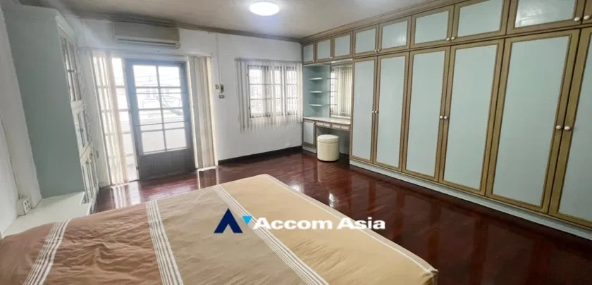 picture 🔼🔽 AccomA 📩  Classic wood-themed home with full built-ins throughout, located in Phra Khanong (AA32424) - 19/20