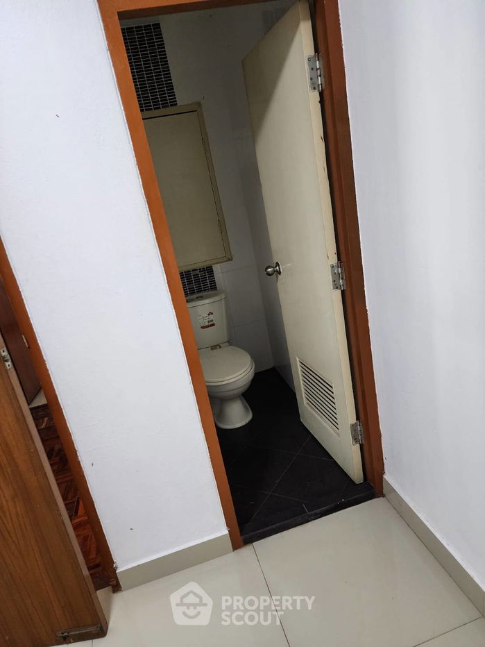 picture 2-BR Condo at D.S. Tower 2 Sukhumvit 39 Condominium near MRT Sukhumvit (ID 1806468) - 8/20