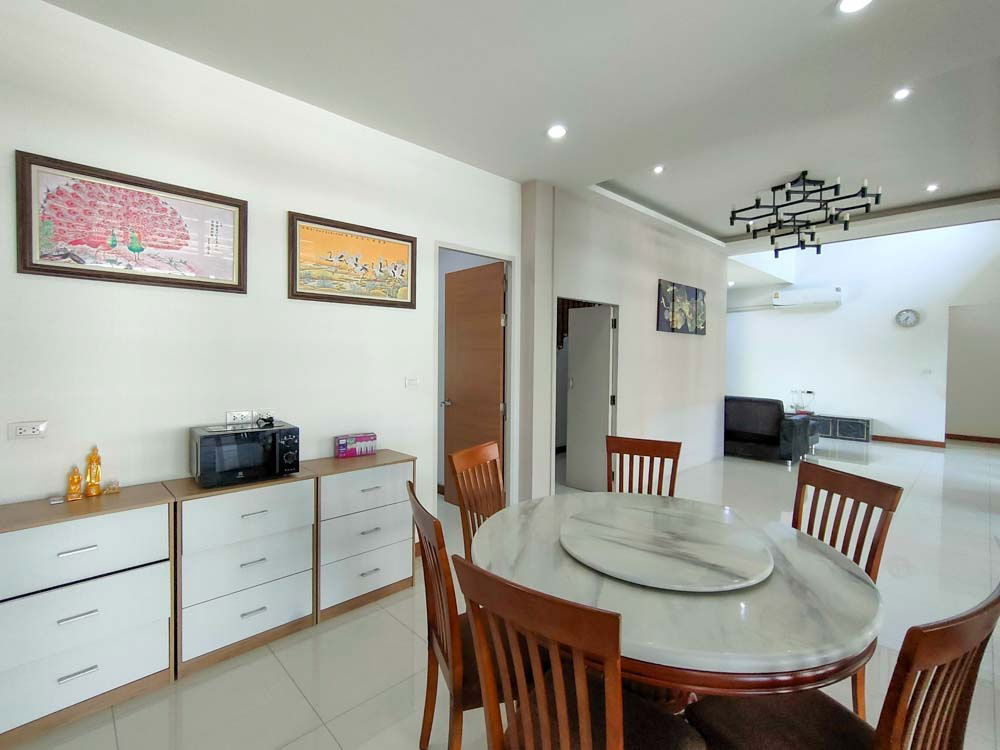 picture Modern-Style 4-Bedroom House with Bathtub, Just 10 Minutes to Chiang Mai Airport - 11/50