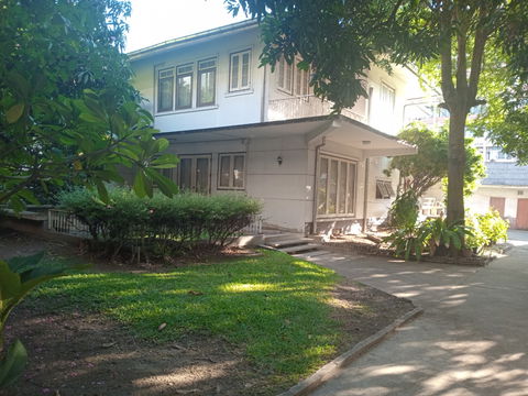 House for Rent – Spacious 2-Storey Detached Home with private garden on Chuea Phloeng Rd ,Near MRT Klongtoey