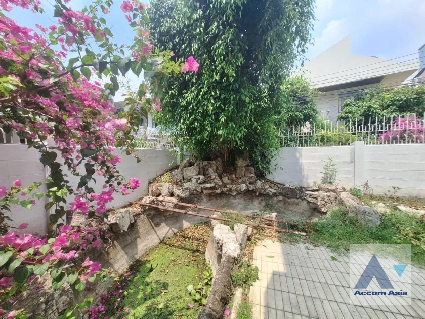รูป 🔼🔽 AccomA 📩 2-Storey Detached House for Rent and Sale | Perfect for Renovation in Sathorn (AA17365) - รูปที่ 16/17
