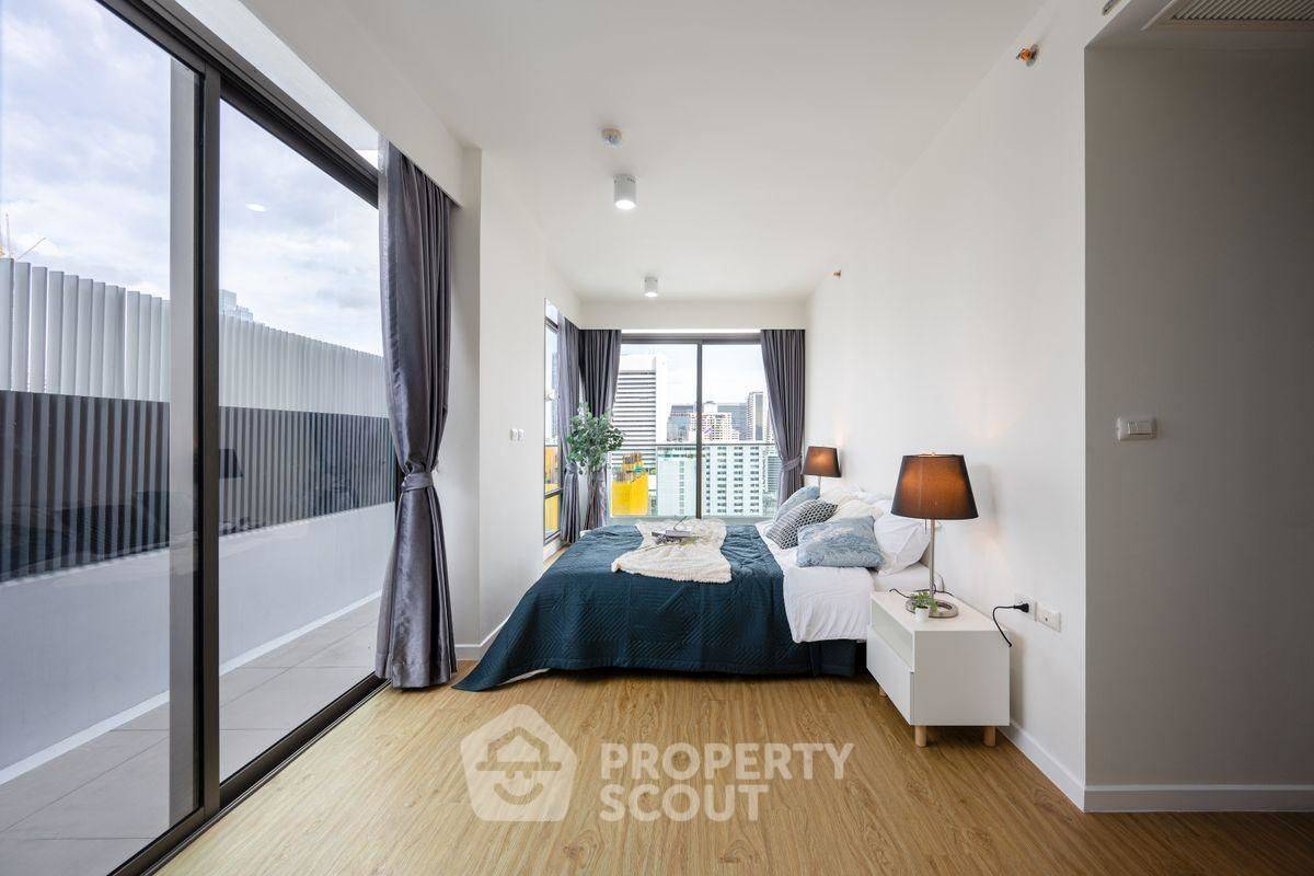 picture 4-BR Condo at Siamese Surawong near MRT Sam Yan (ID 2284583) - 4/32