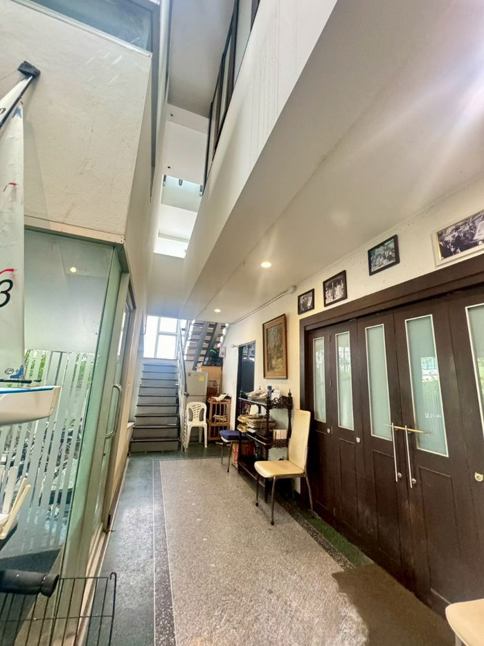 picture Buy and sell 3-story house, Town in Town, single house unique. The owner is an architect. Good function, light channels very good. ID: @951qfbfi - 3/19